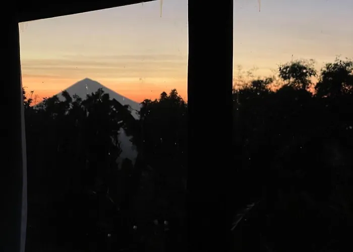 アパート Backpackers With Mountain View ブドゥグル